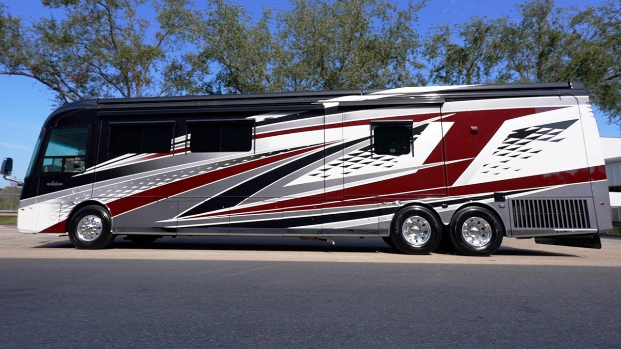 Luxury Motor Home - Sleeps 6 with 1 1/2 Bath