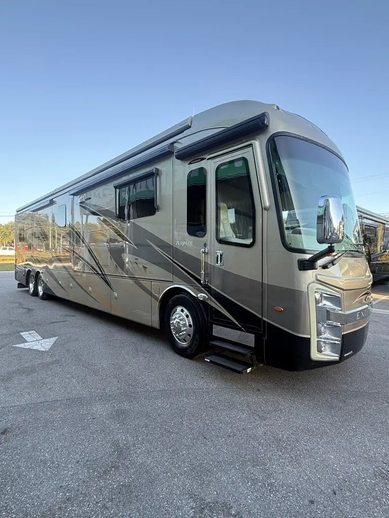 Luxury Motor Home - Sleeps 4 with 1 1/2 Bath