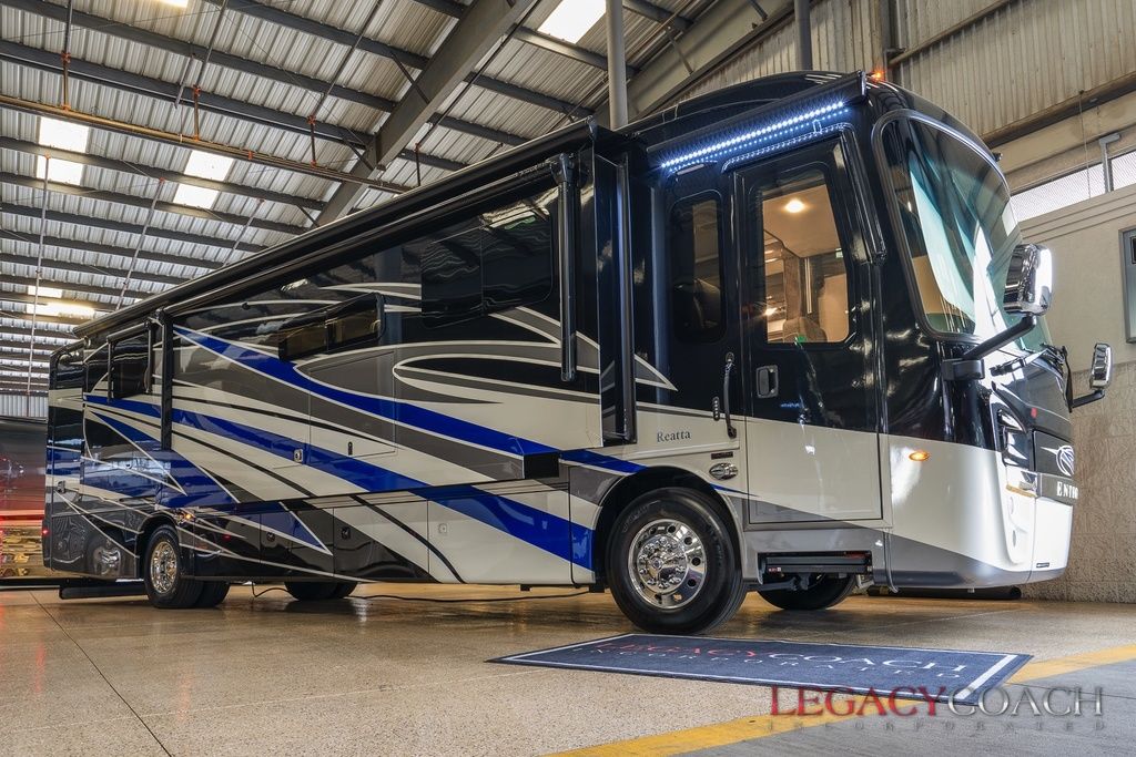 Luxury Motor Home - Sleeps 4 with 1 1/2 Bath