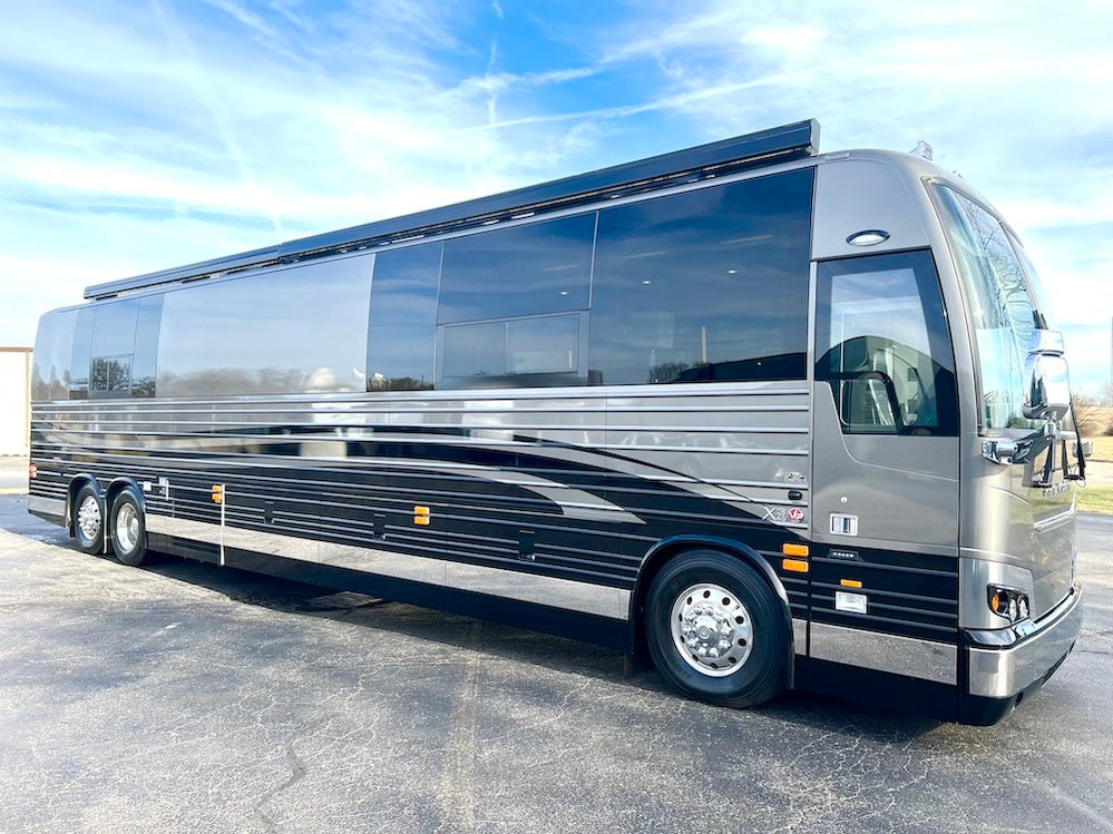 Luxury Motor Home - Sleeps 6 with 1 1/2 Bath