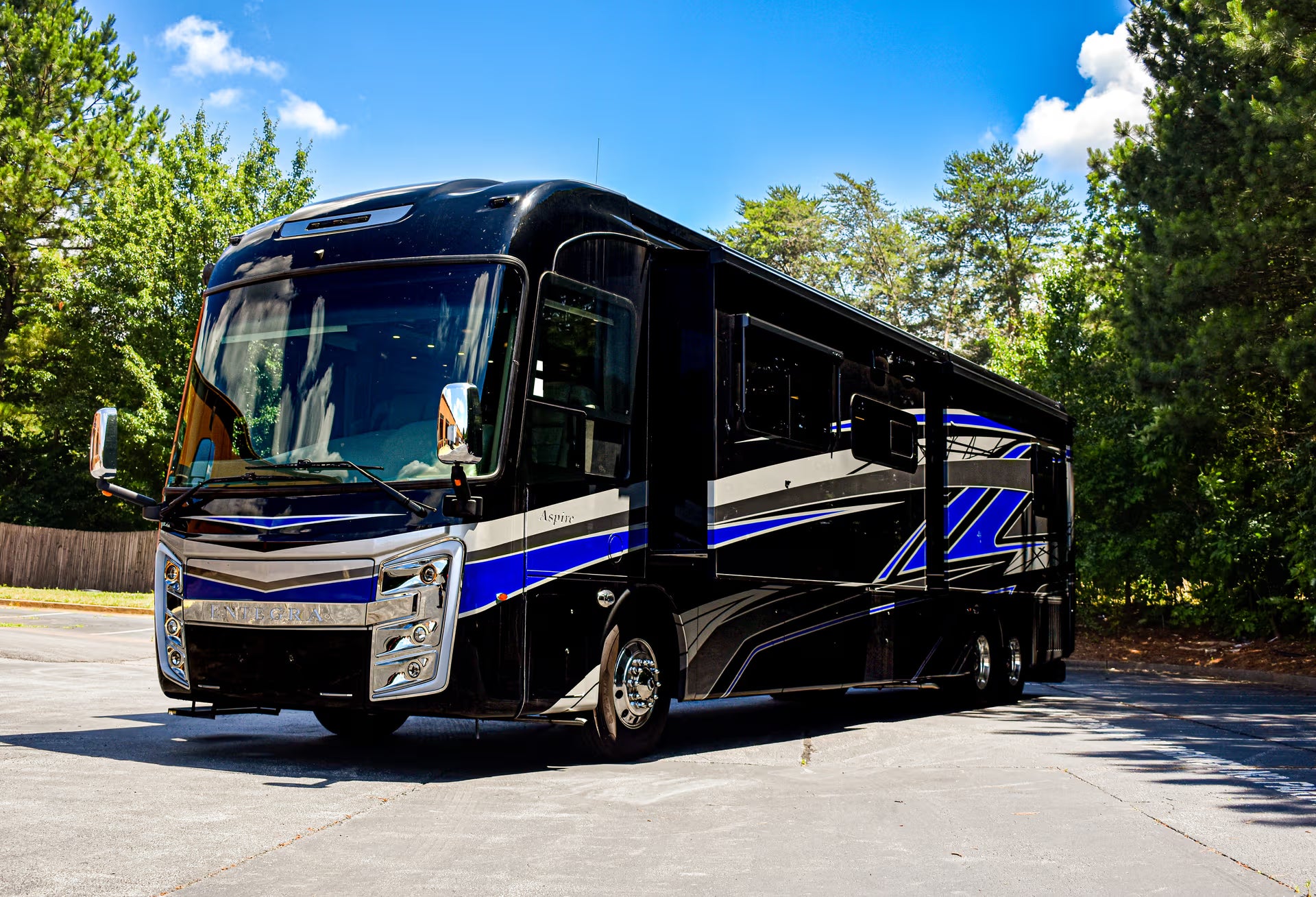 Autocaravana de lujo - Capacidad para 6 personas con 1 baño y medio